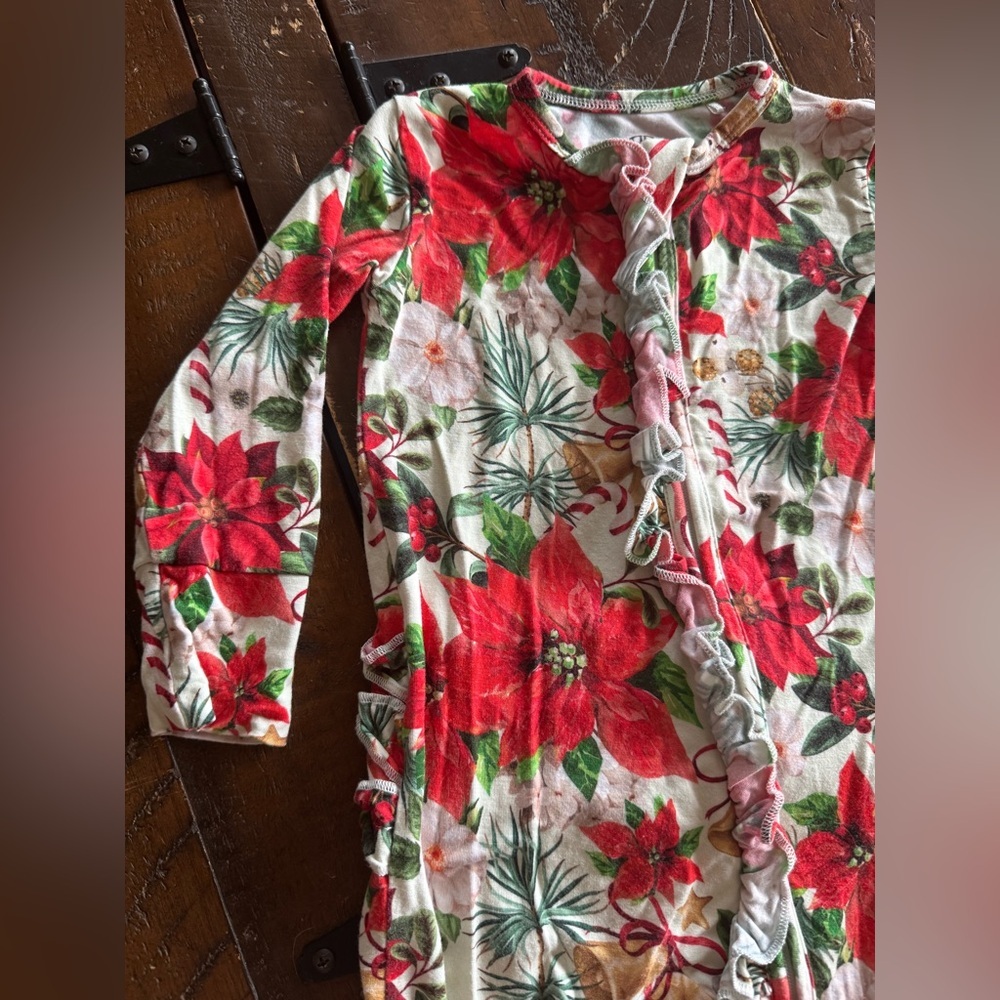 Bums and Roses Bamboo Christmas Print Footie 6/9 months - Picture 3 of 5